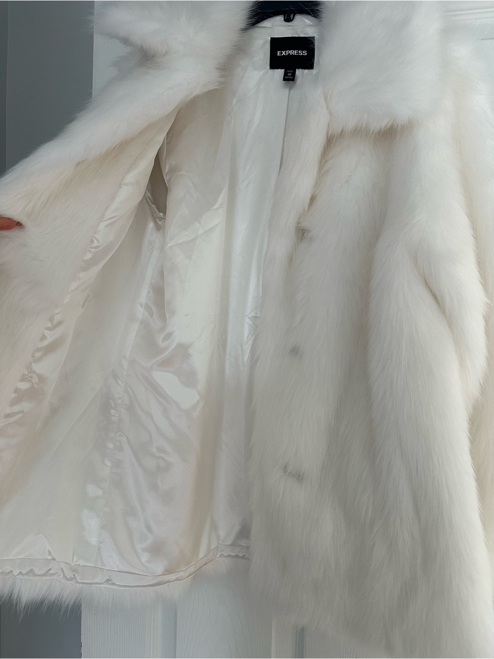 Express Women's White Faux Fur Coat - Picture 4 of 4